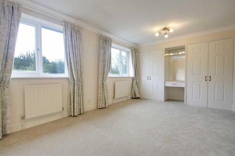 3 bedroom townhouse to rent, Brook Lane, Berkhamsted