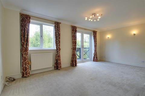 3 bedroom townhouse to rent, Brook Lane, Berkhamsted