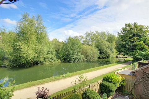 3 bedroom townhouse to rent, Brook Lane, Berkhamsted