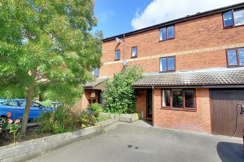 3 bedroom townhouse to rent, Brook Lane, Berkhamsted