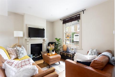 8 Kerrison Place, London, W5 5NG