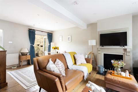 8 Kerrison Place, London, W5 5NG