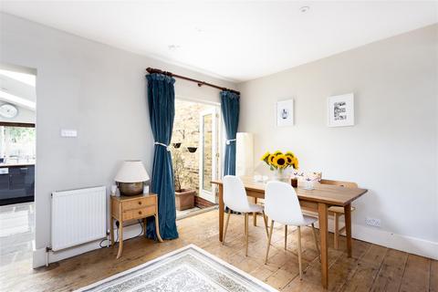 8 Kerrison Place, London, W5 5NG