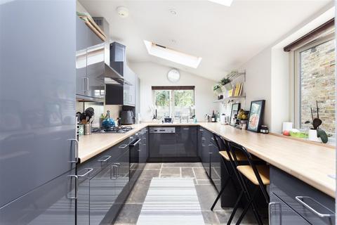 8 Kerrison Place, London, W5 5NG