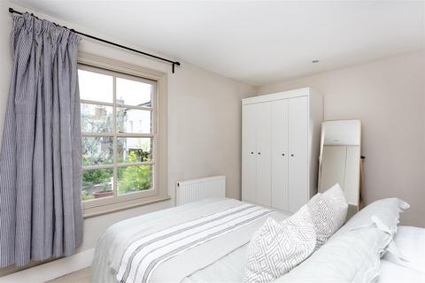 8 Kerrison Place, London, W5 5NG
