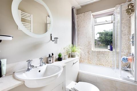 8 Kerrison Place, London, W5 5NG