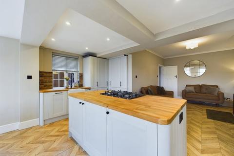 5 Eskdale Close, Sleights, Whitby, YO22 5EW