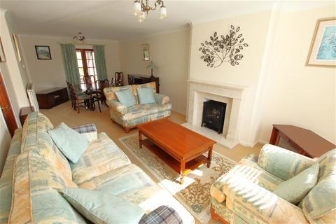 4 bedroom detached house for sale, Pembroke Gardens, Holland on Sea