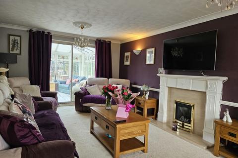 4 bedroom detached house for sale, Mills Way, Leighton