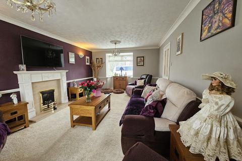 4 bedroom detached house for sale, Mills Way, Leighton