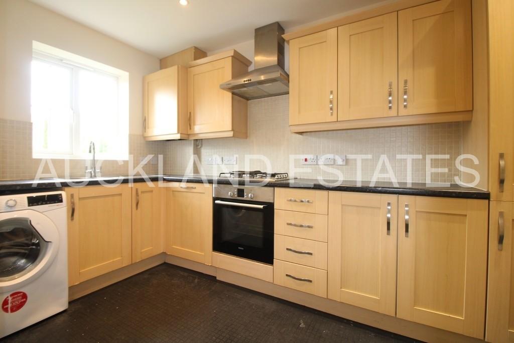 Southgate Road, Potters Bar EN6 4 bed townhouse to rent £2,450 pcm (£