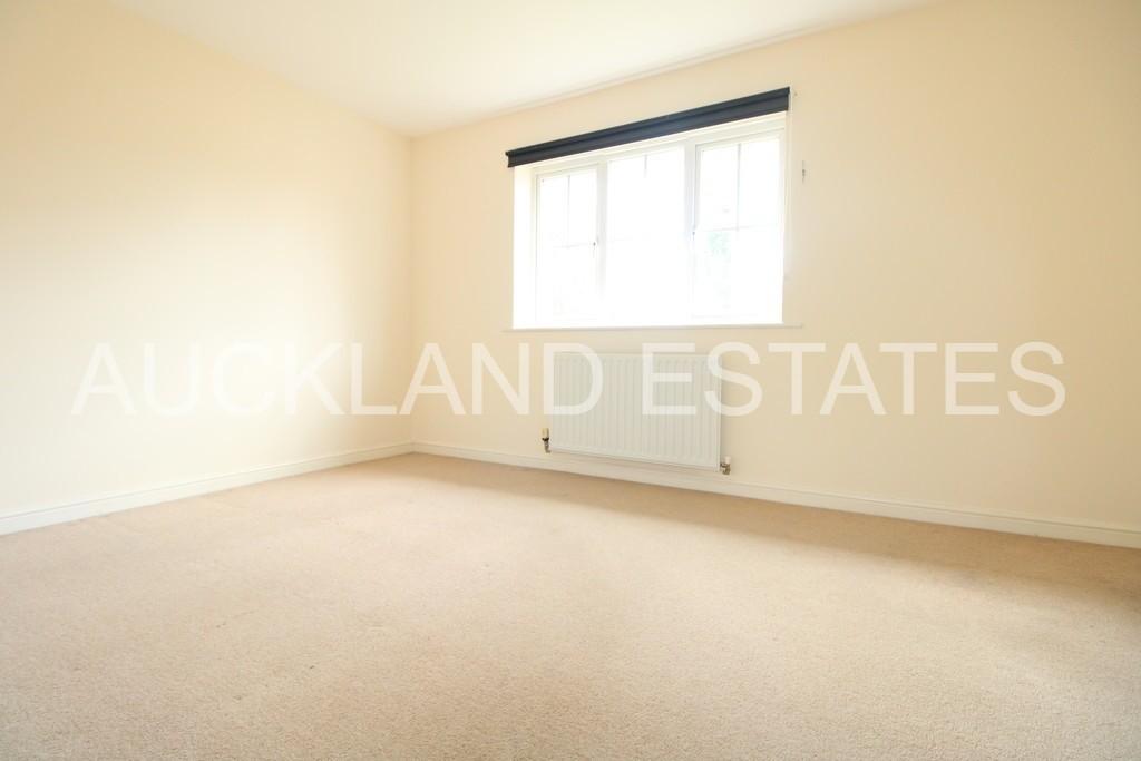 Southgate Road, Potters Bar EN6 4 bed townhouse to rent £2,450 pcm (£