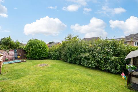 4 bedroom detached house for sale, Farfield Avenue, Bradford