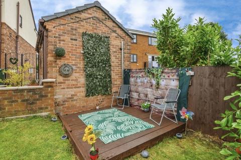 4 bedroom detached house for sale, Farfield Avenue, Bradford