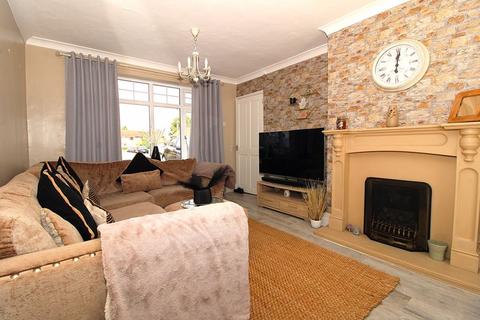 3 bedroom terraced house for sale, Chatsworth Crescent, Rushall, WS4 1RU