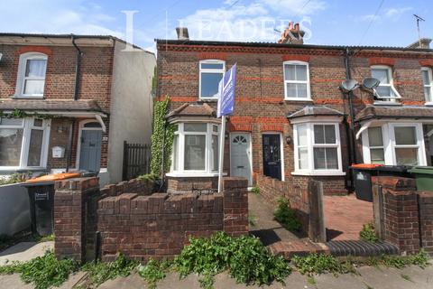 3 bedroom semi-detached house to rent, Chiltern Road Dunstable - LU6 1EP