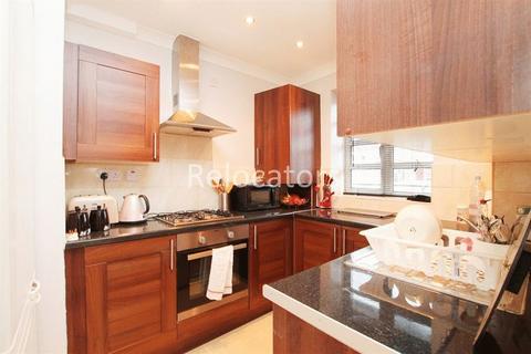 2 bedroom apartment to rent, Ben Jonson Road, Stepney E1