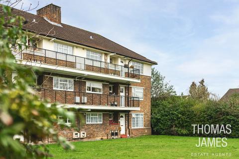 3 bedroom flat to rent, The Poplars, Oakwood, N14