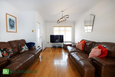 3 bedroom end of terrace house for sale, Southbrook Drive, West Cheshunt