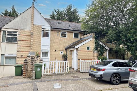 3 bedroom terraced house to rent, St. Norbert Road, London SE4