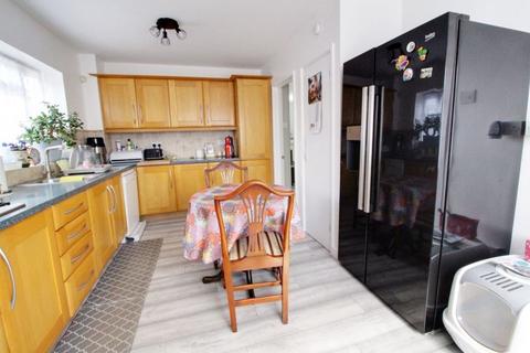 4 bedroom detached house to rent, Newgatestreet Road, Goffs Oak EN7