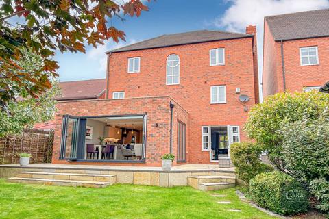 2 Walnut Walk, Lichfield, WS13 8FA