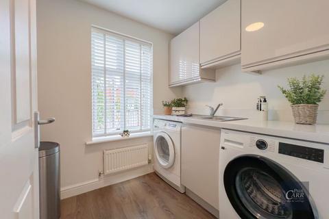 2 Walnut Walk, Lichfield, WS13 8FA