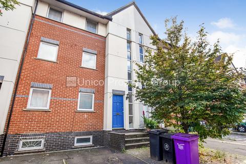 4 bedroom terraced house to rent, London E3