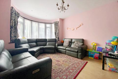 5 bedroom terraced house to rent, Cornwall Road, Ruislip, HA4