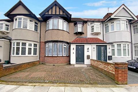 5 bedroom terraced house to rent, Cornwall Road, Ruislip, HA4