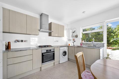 2 bedroom maisonette to rent, Aboyne Drive, London SW20