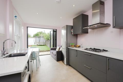 4 bedroom terraced house for sale, Garfield Road, London SW19