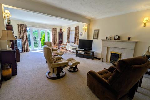 3 bedroom detached house for sale, Village Street, Evesham WR11