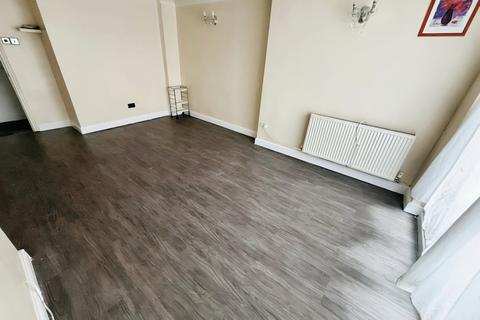 4 bedroom terraced house to rent, Jenkins Road, London E13