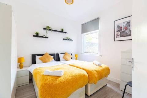 5 bedroom end of terrace house to rent, .Fairland Road,, Stratford, London, E15