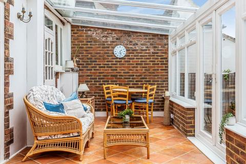 40 Buxton Drive, New Malden, KT3 3UZ