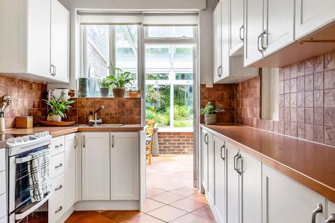 40 Buxton Drive, New Malden, KT3 3UZ