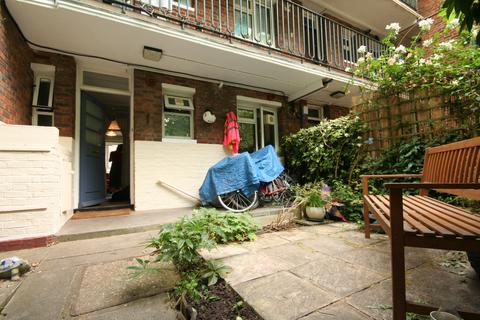 3 bedroom flat for sale, Orwell Court Petherton Road Highbury London N5