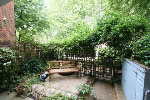 3 bedroom flat for sale, Orwell Court Petherton Road Highbury London N5