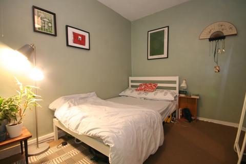3 bedroom flat for sale, Orwell Court Petherton Road Highbury London N5