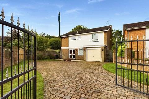 4 bedroom detached house for sale, Rowan Close, Crawley RH10