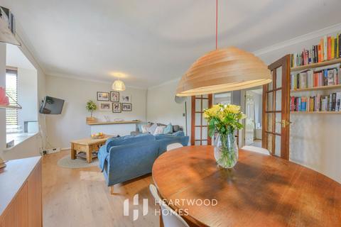 1 Old Orchard, Park Street, St Albans, AL2 2QB