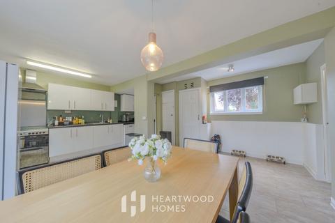 31 Maynard Drive, St Albans, AL1 2JX