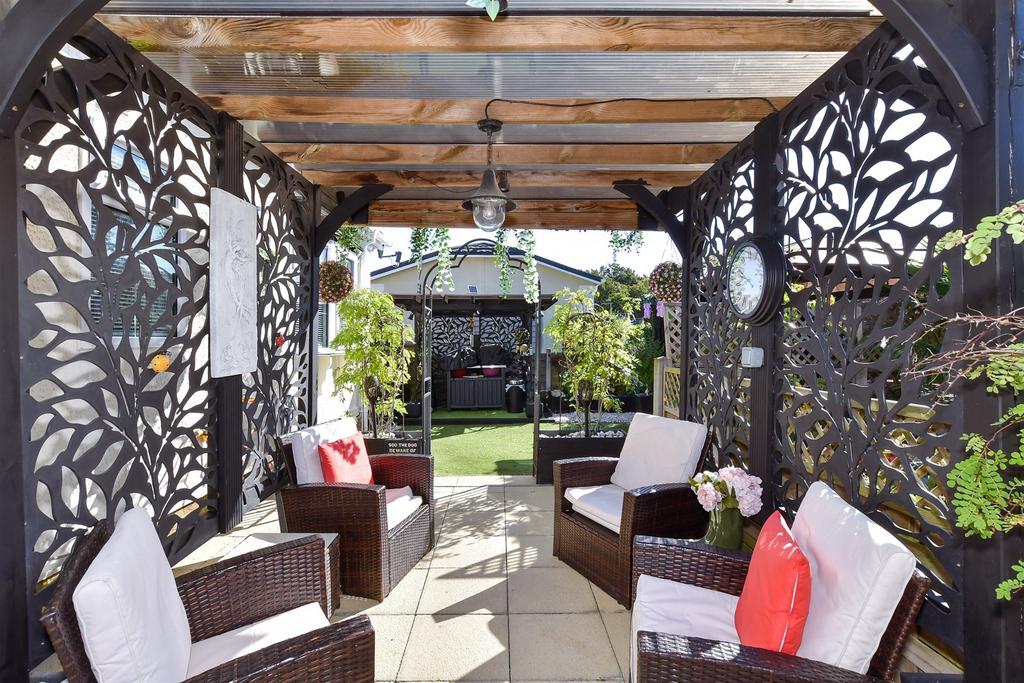 Woodlands Park, Biddenden, Ashford, Kent 2 bed park home for sale £