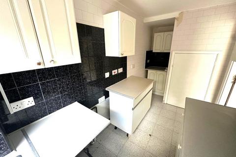20 Chichester Way, Feltham, TW14 0DF
