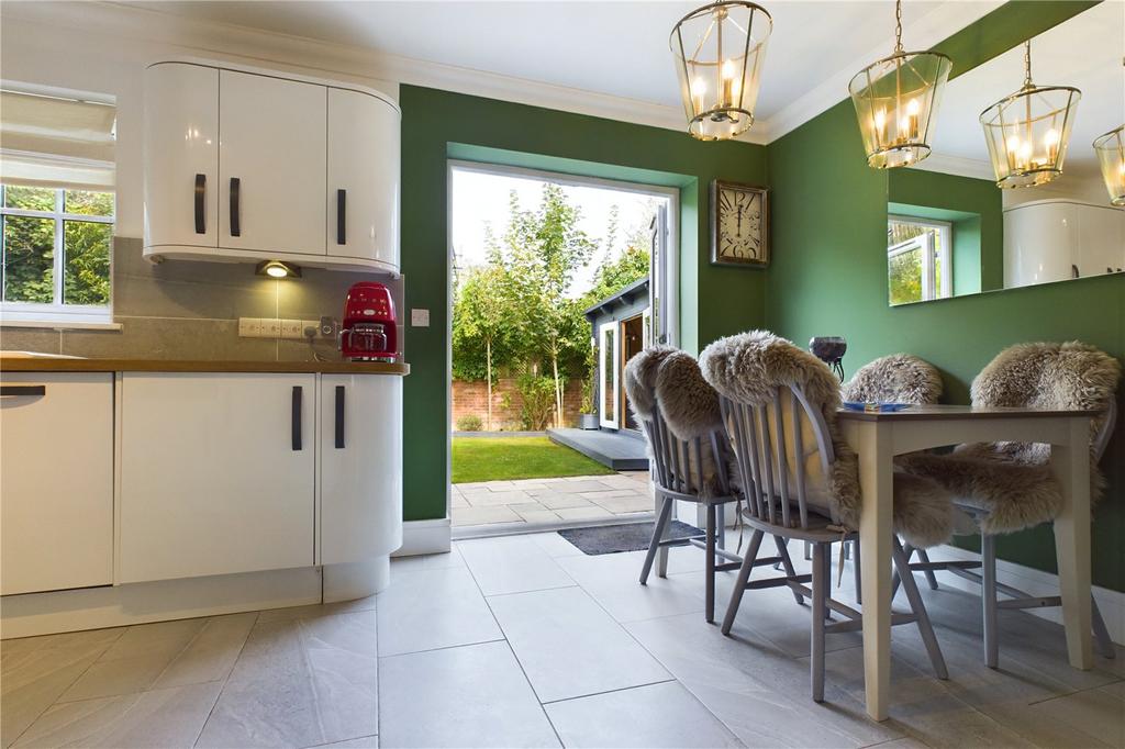 Kitchen/Dining Area