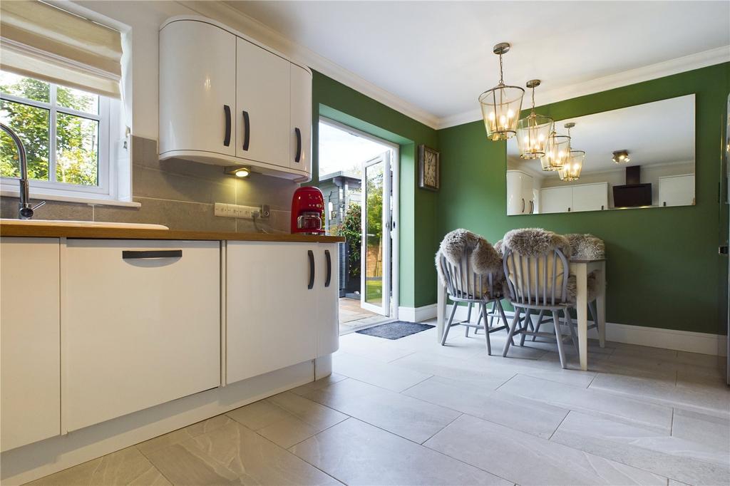 Kitchen/Dining Area