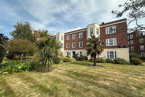 3 bedroom apartment to rent, Craneswater Park, Southsea Unfurnished