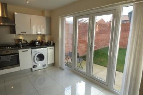 3 bedroom terraced house to rent, Birchfield Way, Telford TF3