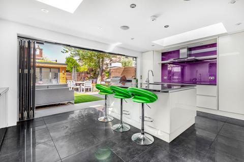 3 bedroom end of terrace house for sale, Queensland Avenue, London, SW19